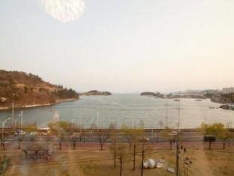 B&Beach Tourist Hotel Yeosu Extérieur photo